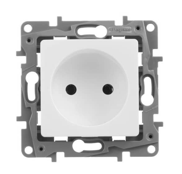 Розетка 1-м СП Etika 16А IP20 250В 2P без заземл. бел. Leg 672220 RS