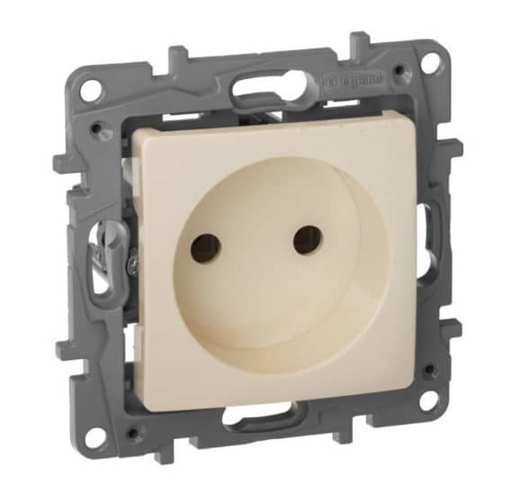 Розетка 1-м СП Etika 16А IP20 250В 2P без заземл. сл. кость Leg 672320 RS